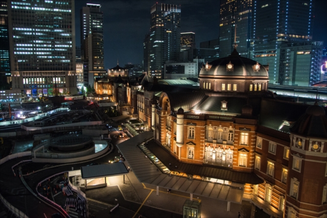 ライトアップされた東京駅